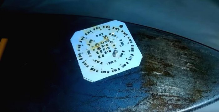 Быстрая распайка SMD компонентов с помощью утюга