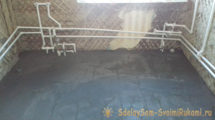 Отделка пола кафельной плиткой в ванной комнате