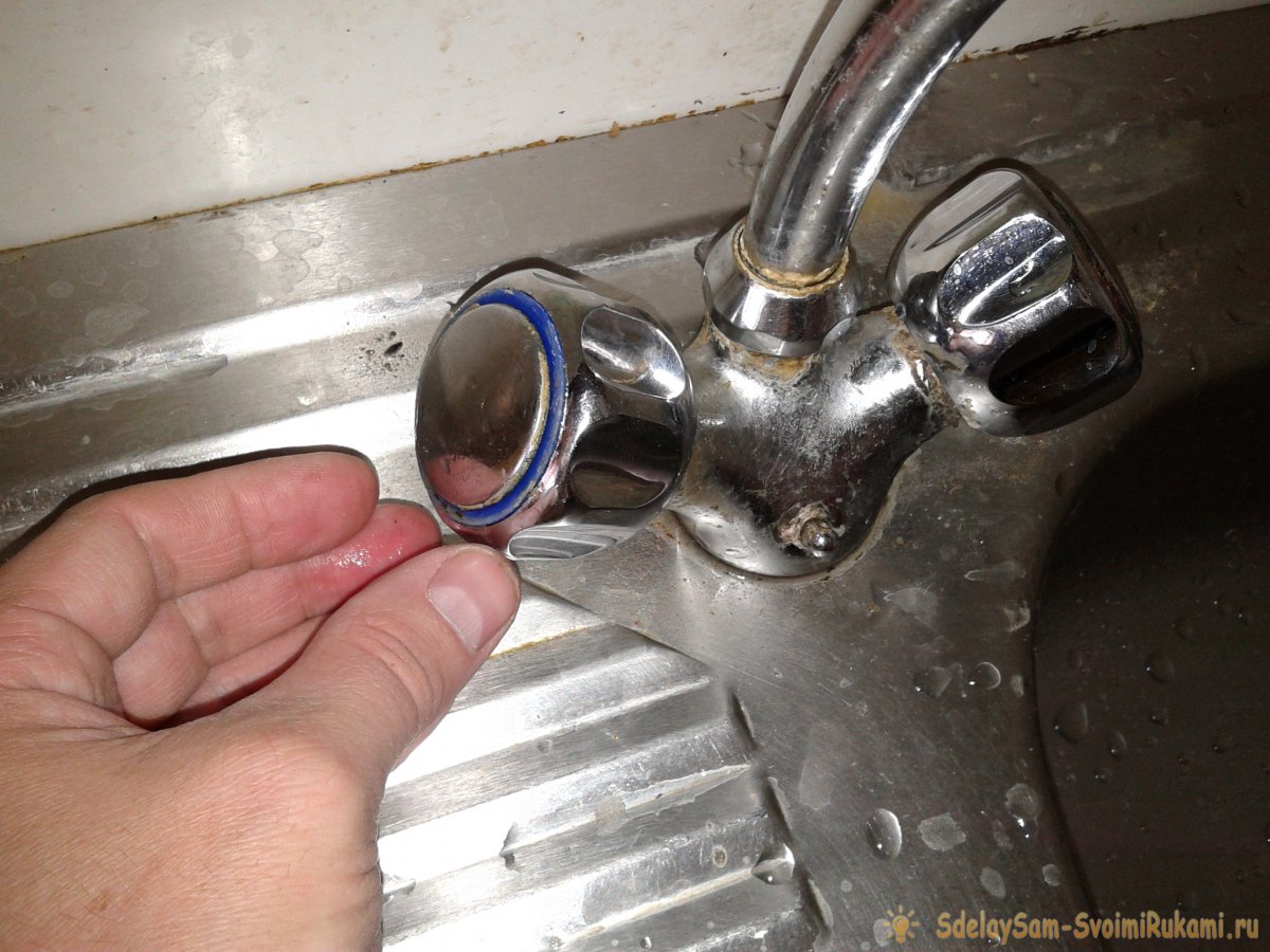 Капает вода из крана смесителя в ванной