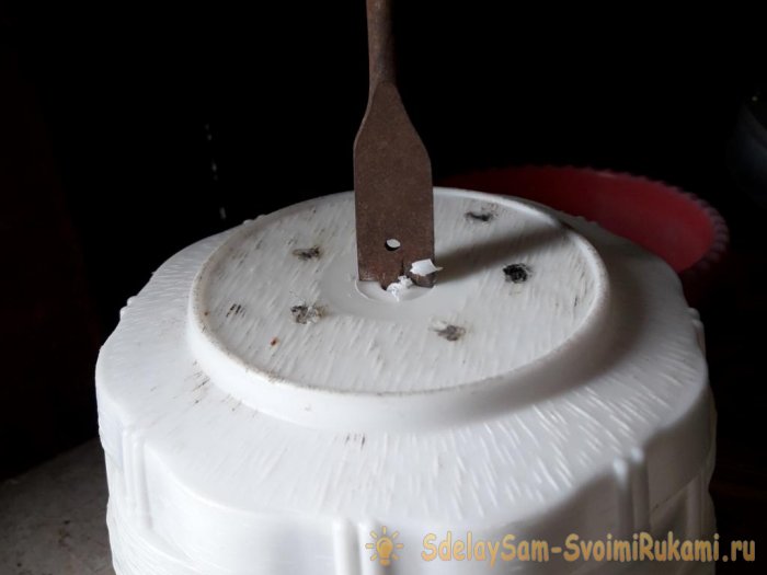 Цветочный горшок с автополивом