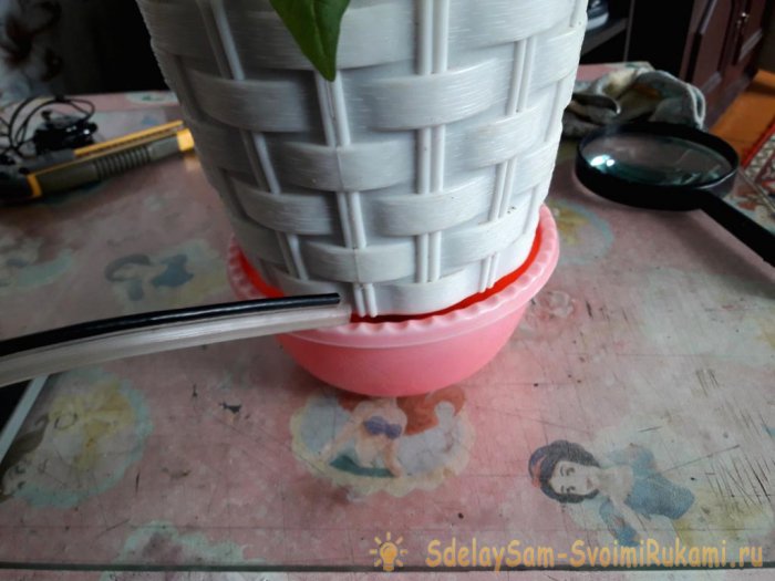 Цветочный горшок с автополивом