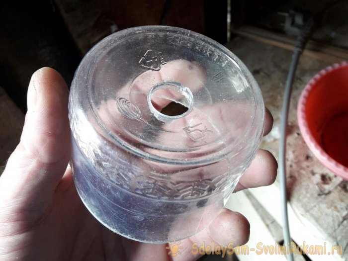 Самополивающийся цветочный горшок