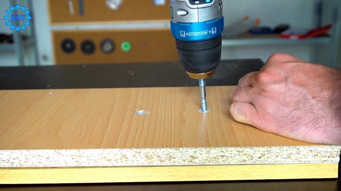 Как просто зафиксировать ручной электроинструмент