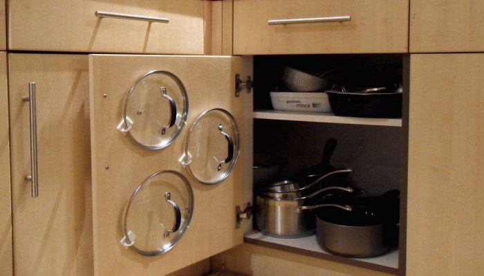1529742437 1 - Легкая хитрость найти место для крышек посуды
