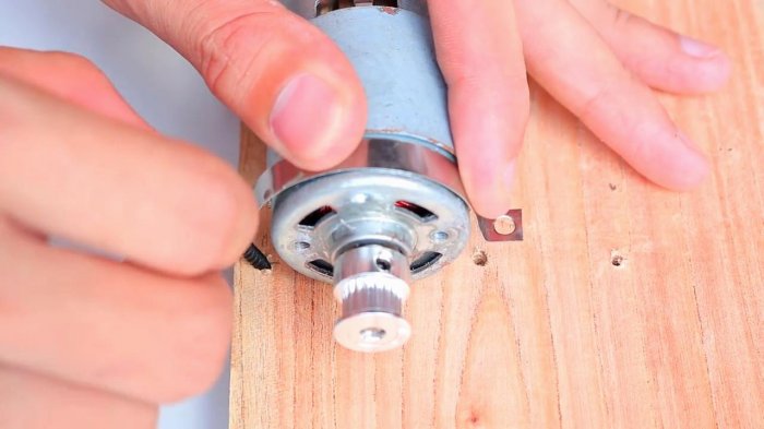 Механический преобразователь 12 - 220 В