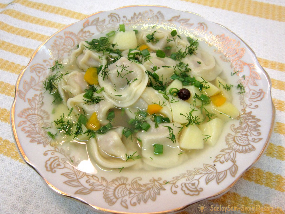 Пельменный суп со сметаной