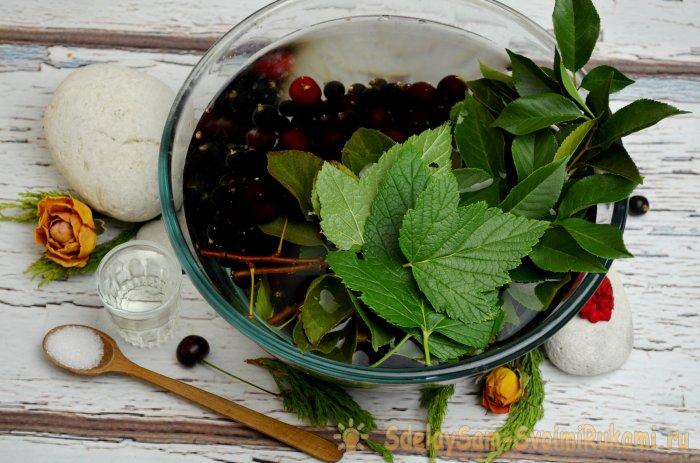 Ликер из вишен и черной смородины