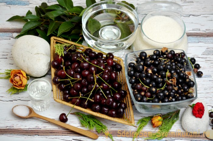 Ликер из вишни и черной смородины