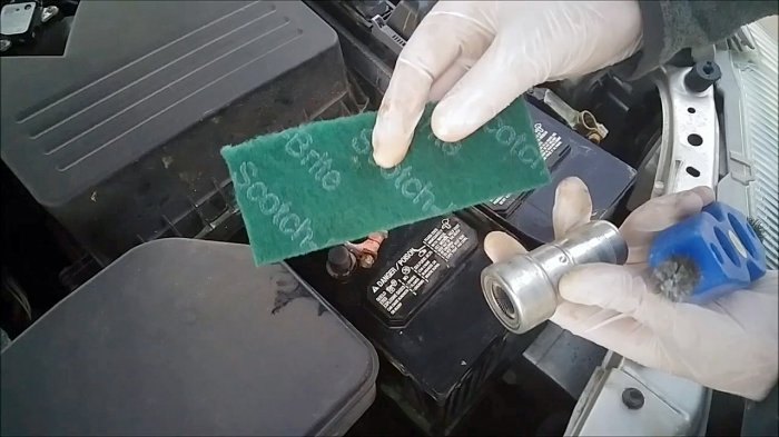 Как очистить аккумулятор от окисления