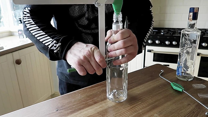 Чем отрезать стеклянную бутылку