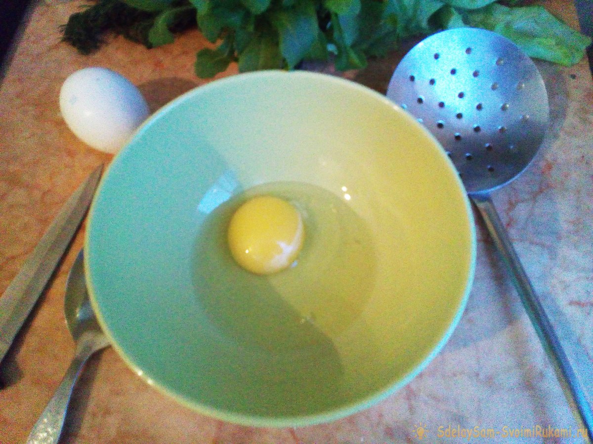 Кипеть 1 лицо. Яйцо пашот в кипящую воду. Яйцо пашот в кипятке. Яйцо в уксусе. Яйцо пашот вода с уксусом.