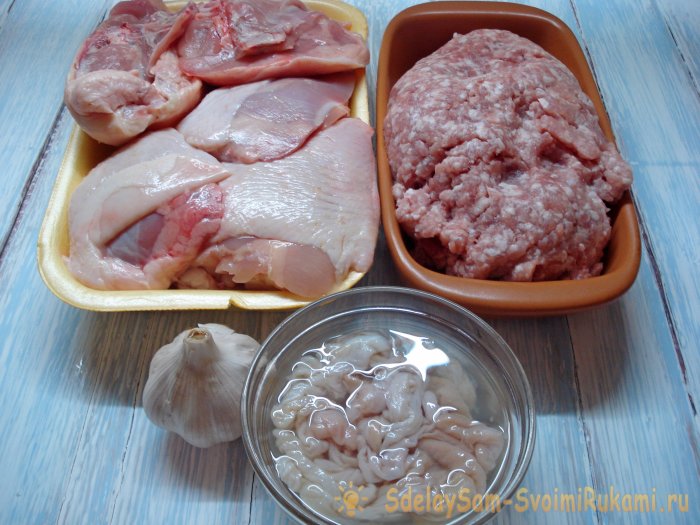 Домашняя колбаса из куриных бедер и свиного фарша