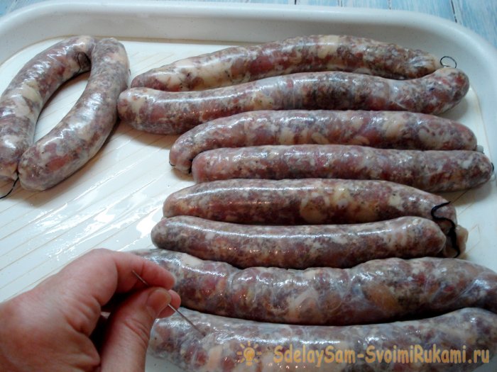Домашняя колбаса из куриных бедер и свиного фарша