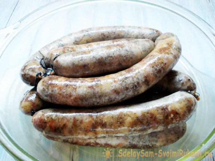 Домашняя колбаса из куриных бедер и свиного фарша