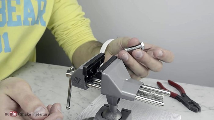 Как сделать болт барашек из обычного болта и ПЭТ бутылки