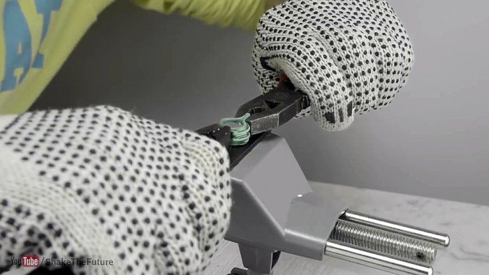 Как сделать болт барашек из обычного болта и ПЭТ бутылки