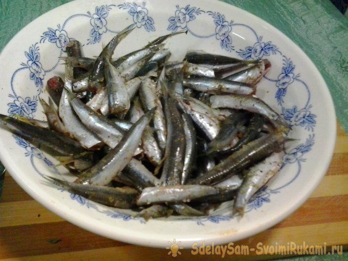 Как приготовить шпроты в домашних условиях