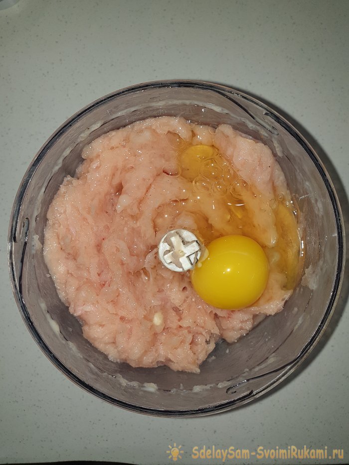 Молочные сардельки из куриного филе