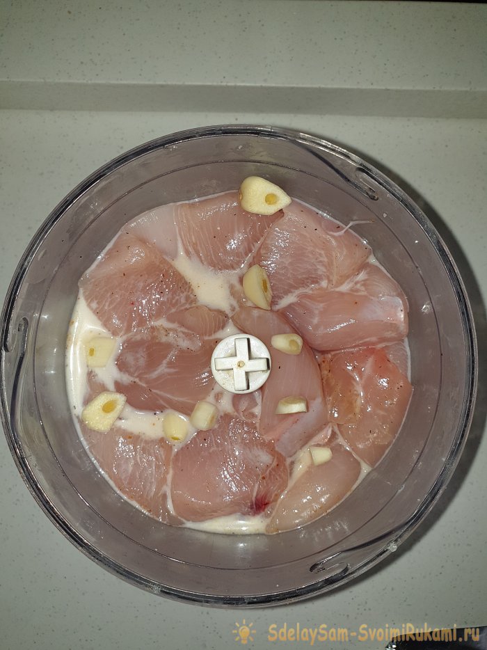 Молочные сардельки из куриного филе