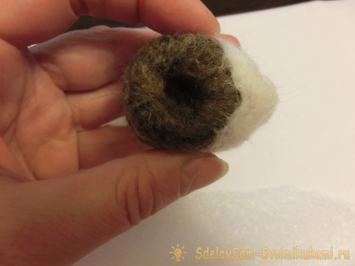 Валяный енот из шерсти