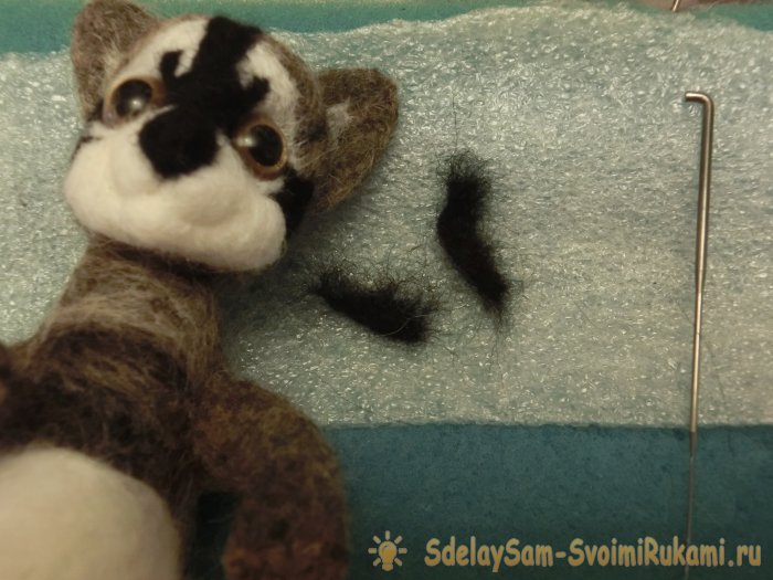 Валяный енот из шерсти