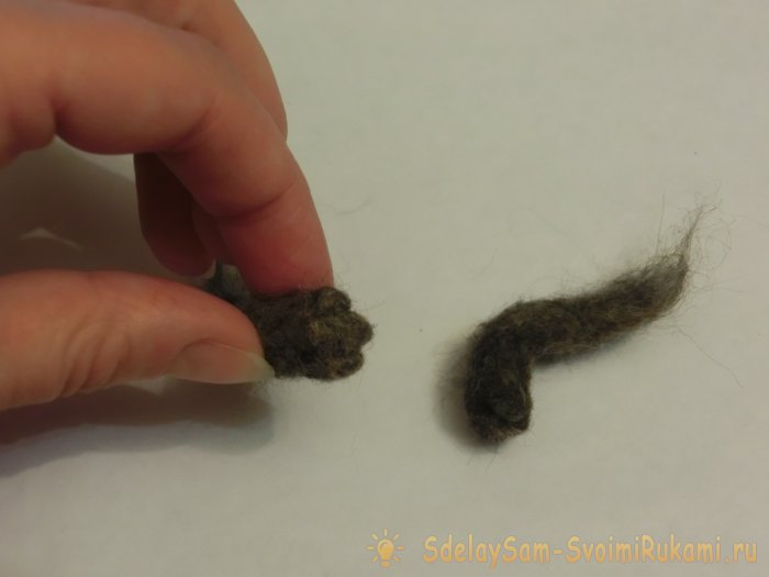 Валяный енот из шерсти