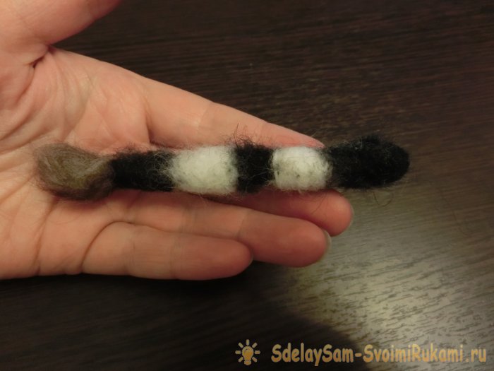 Валяный енот из шерсти