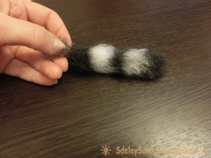 Валяный енот из шерсти