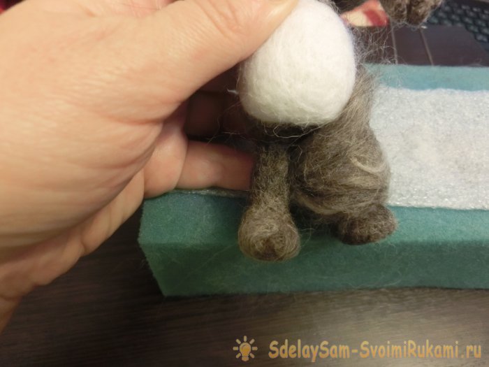 Валяный енот из шерсти