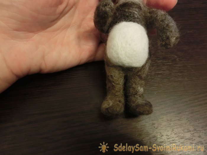 Валяный енот из шерсти