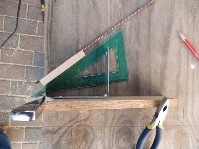 Простое приспособление для заточки ножей под фиксированным углом