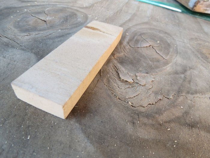 Простое приспособление для заточки ножей под фиксированным углом