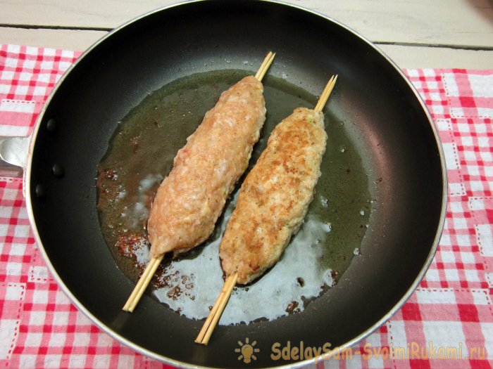 Люля-кебаб из куриного филе на сковороде