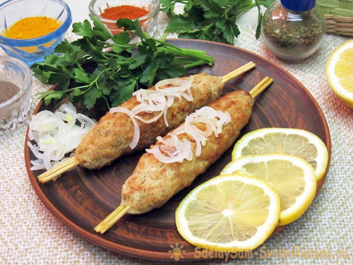 Люля-кебаб из куриного филе на сковороде