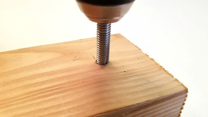 Изготавливаем метчик для дерева из болта