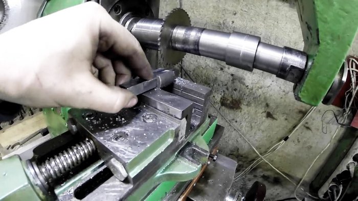 Как сделать квадратное отверстие