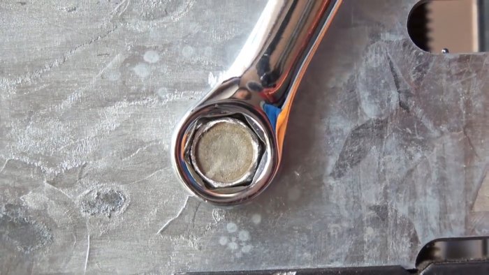 Пять способов открутить болт со сорванными гранями