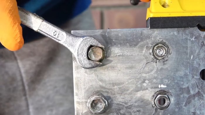 Пять способов открутить болт со сорванными гранями