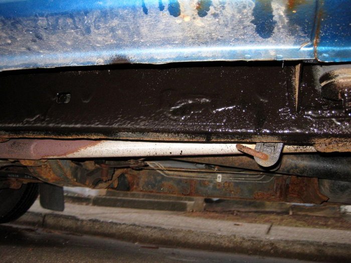 Делаем тайник с запасным ключом на кузове автомобиля