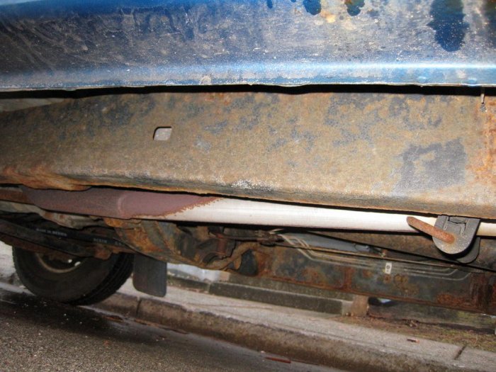 Делаем тайник с запасным ключом на кузове автомобиля