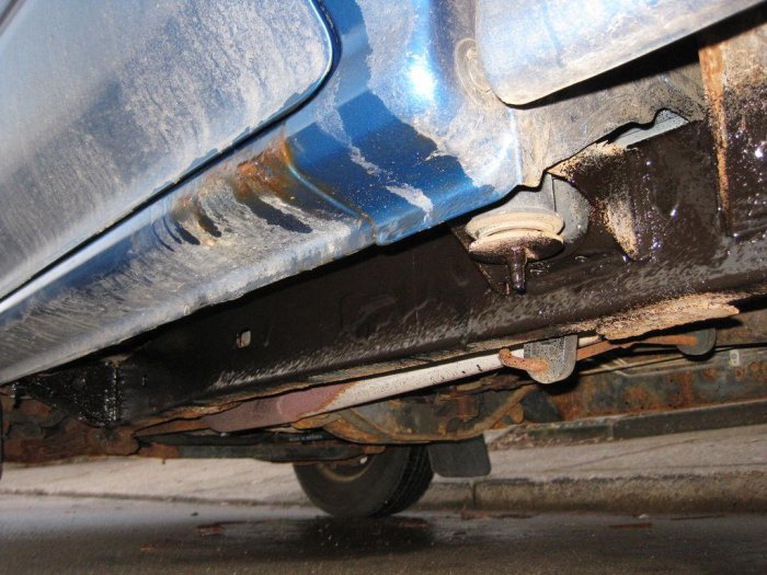 Делаем тайник с запасным ключом на кузове автомобиля