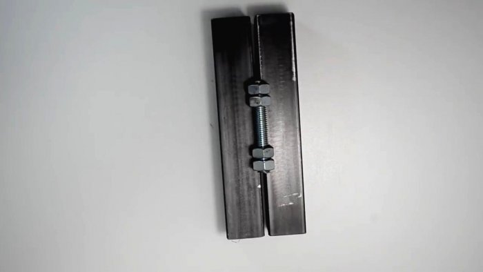 Навесная петля из подручных материалов