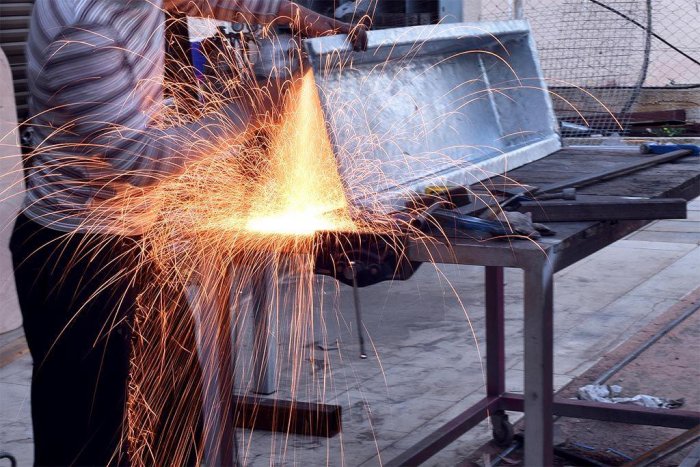 Самодельный стол со встроенным барбекю