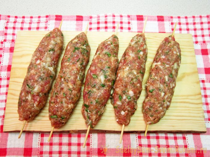 Люля-кебаб из свинины на сковороде