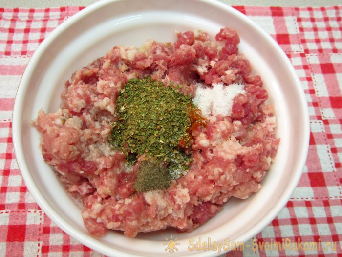 Люля-кебаб из свинины на сковороде