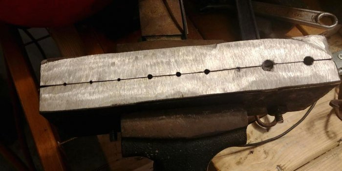 Заклепочный блок из рельсовой подкладки