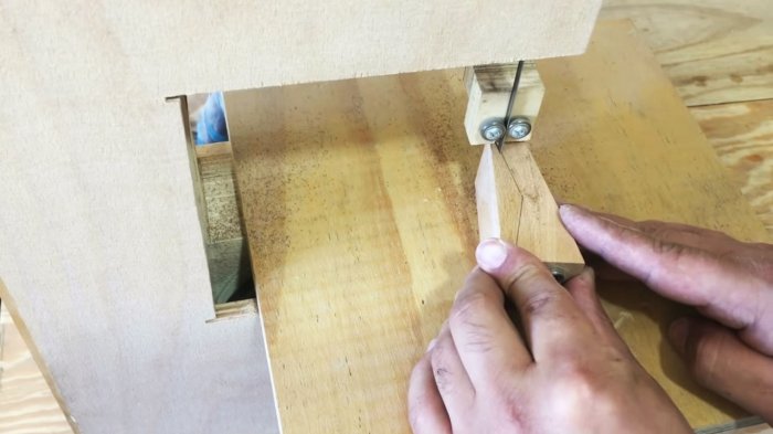 Кондуктор для соединения на косой шуруп