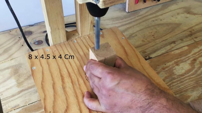 Кондуктор для соединения на косой шуруп