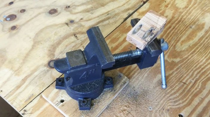 Кондуктор для соединения на косой шуруп