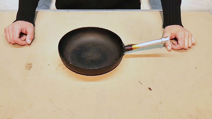 Как просто очистить сковородку от нагара без «химии»